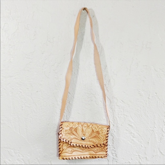 EUC💛Mini Leather Floral Embossed Crossbody Bag - Picture 3 of 8